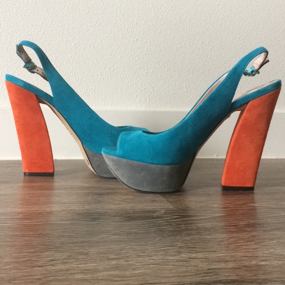 Never Worn Blue & Orange heels - Picture 5 of 5